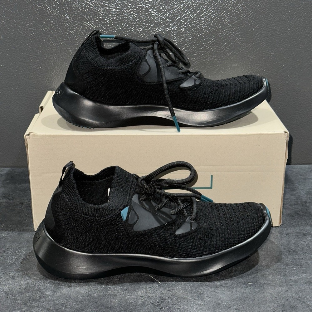 Vessi Everyday Move Sneaker Onyx Black Women's Size 6 Waterproof Lightweight EUC